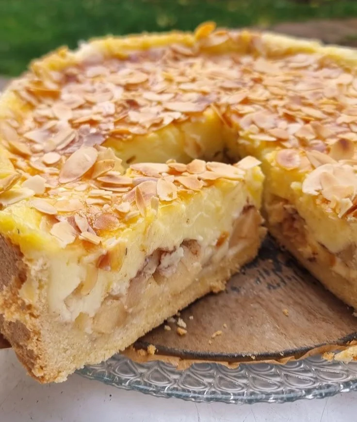 Bester Apfel Pudding Kuchen mit saftigen Äpfeln und cremigem Pudding.