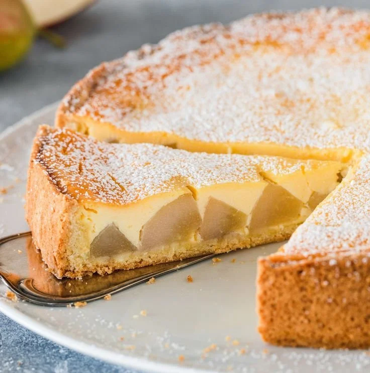 Leckerer Birnen-Schmandkuchen mit saftigen Birnen und cremiger Schmandfüllung.