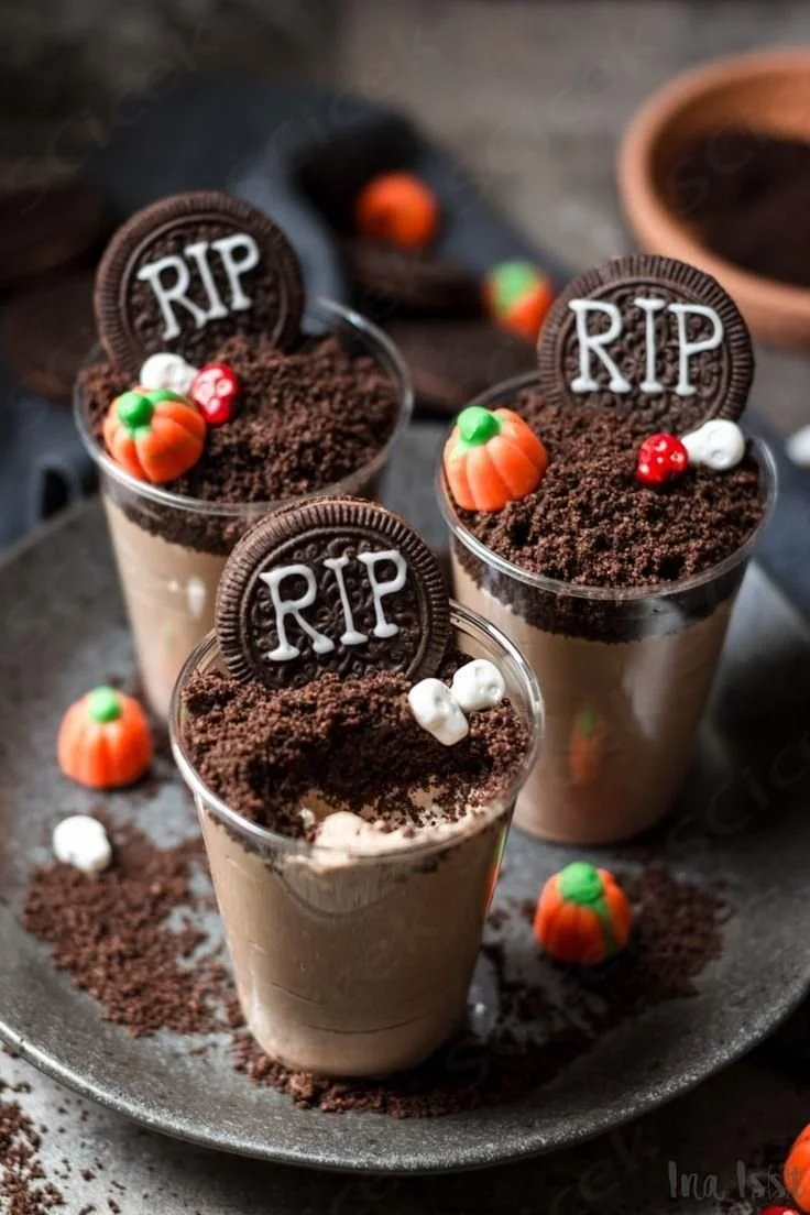 Gruselige Mousse au Chocolate für Halloween Dessert