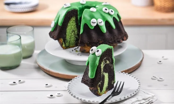 Leckerer Halloween Gugelhupf von Dr. Oetker mit herbstlichen Zutaten