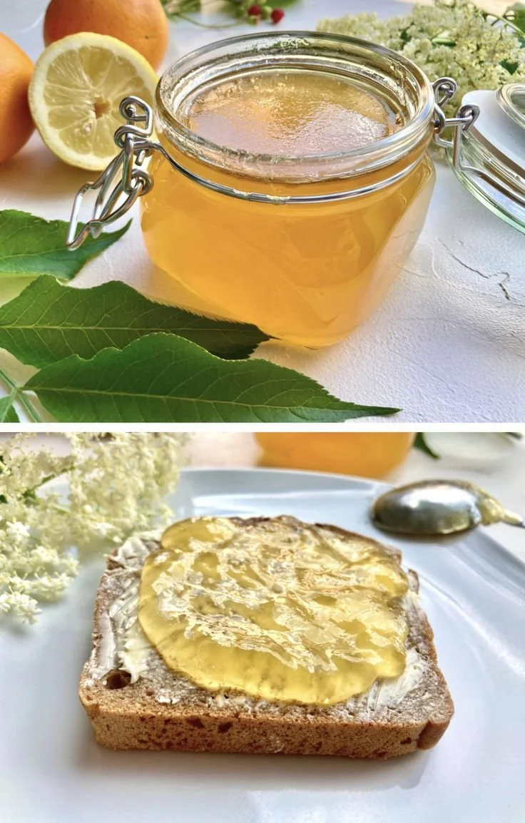 Holundergelee Rezept ohne Apfelsaft in einer Glasflasche