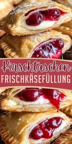 Kirschtaschen mit Frischkäsefüllung auf einem Teller angerichtet.