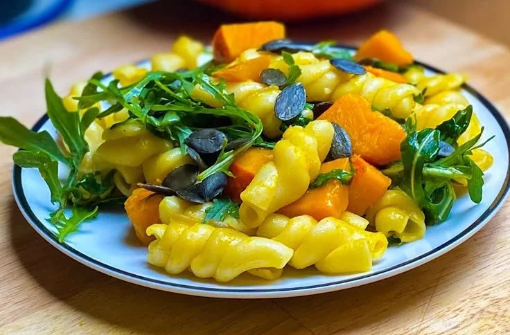 Kürbis-Pasta mit Rucola