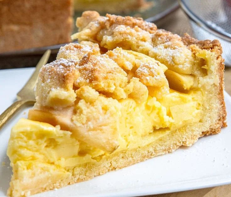 Omas saftiger Apfelkuchen mit Pudding