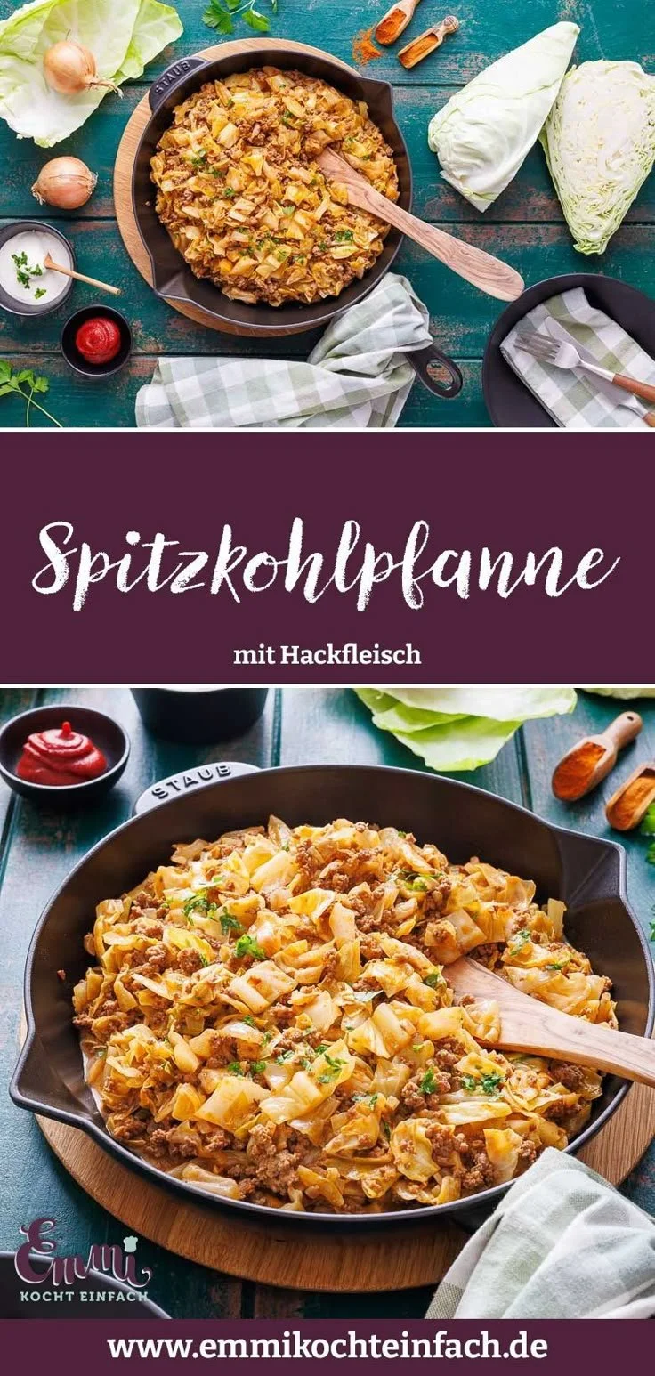 Spitzkohlpfanne mit Hackfleisch serviert in einer Pfanne