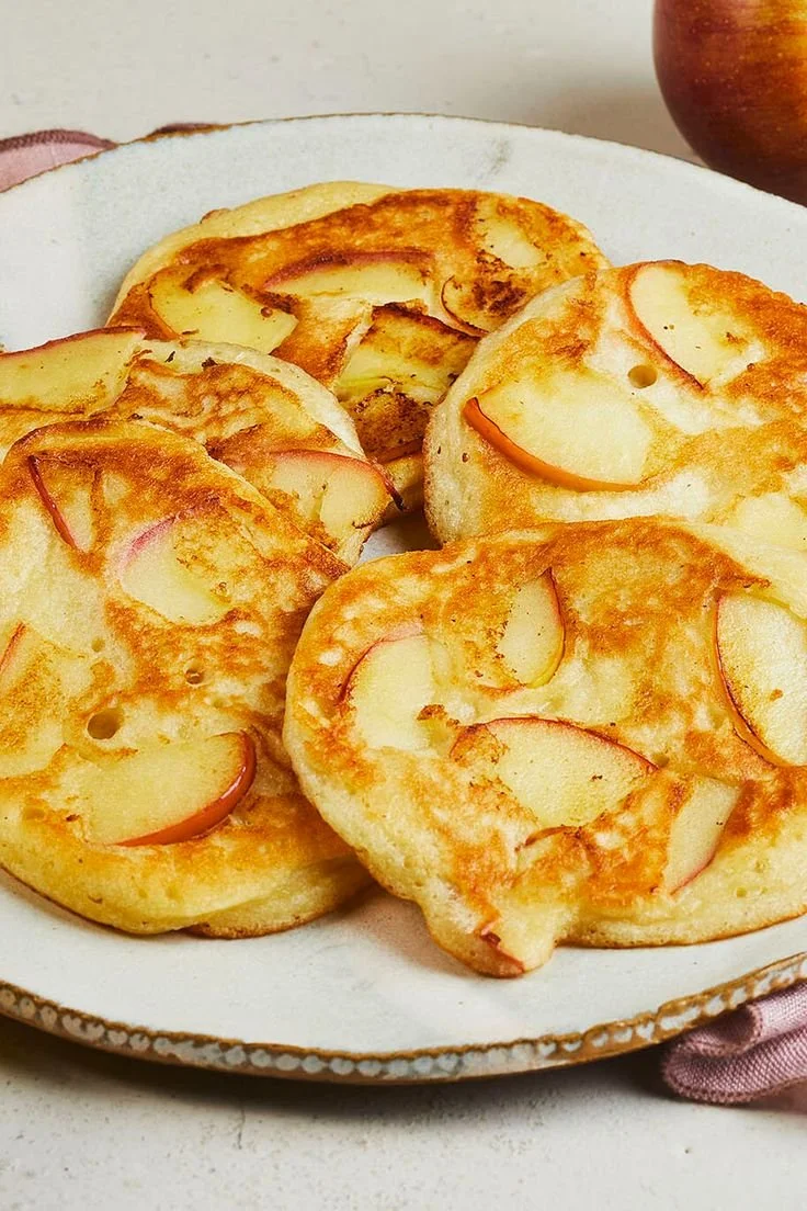 Apfelpfannkuchen nach Oma's Rezept, lecker und traditionell zubereitet.