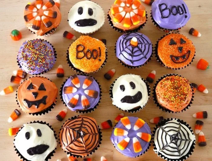 Leckere Halloween Muffins mit kreativen Dekorationen für die Feiertage