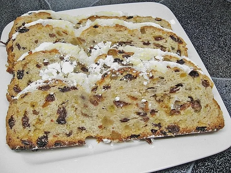 Christstollen nach Oma Martha Rezept von angelika1m mit Früchten und Nüssen.