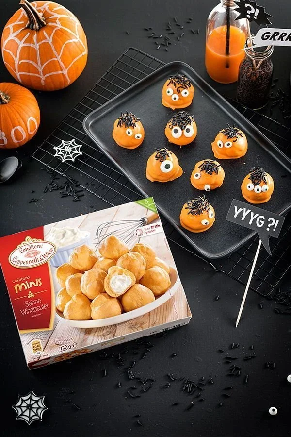 Bunte Halloween Cake Pops in Monster-Design für eine gruselige Feier