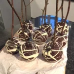 halloween schoko apfel am stiel mit spinnweben von 2026 08 06 210806 1