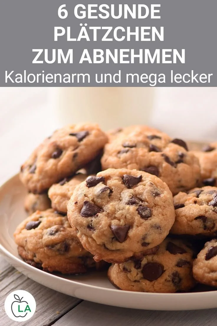 Eine Auswahl köstlicher kalorienarmer Kekse auf einem Teller