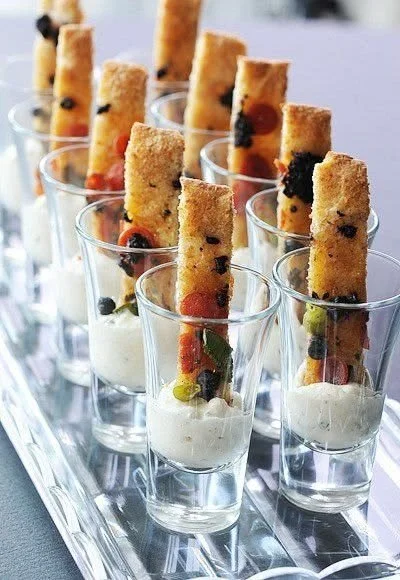 Köstliche Bissen in verschiedenen Größen als appetitliche Nibbles.