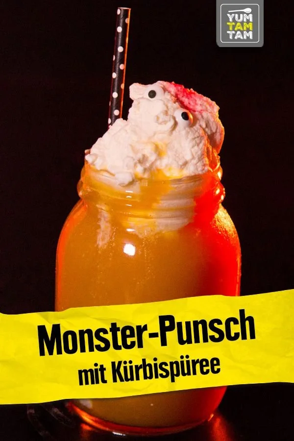 Monster-Punsch mit Kürbispüree in einem dekorativen Glas